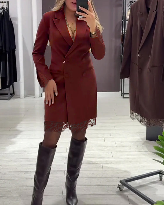 Klänning Med V-Ringning Och Insatser För Arbete