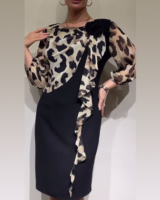 Elegant lapptäcksklänning I leopardmönstrad