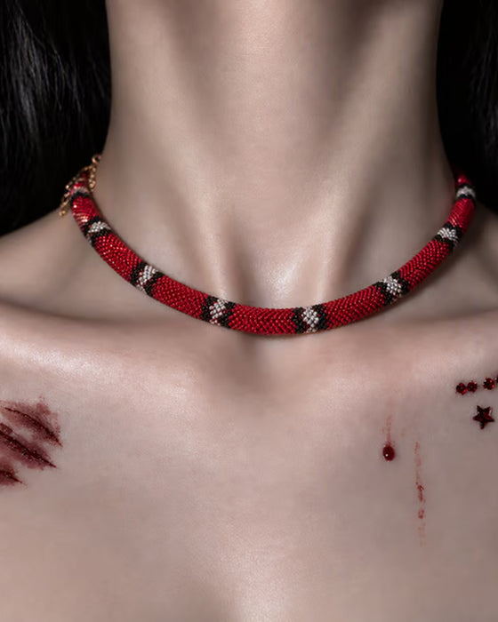 Orm Statement Halsband – En Symbol för Mysterium & Kraft