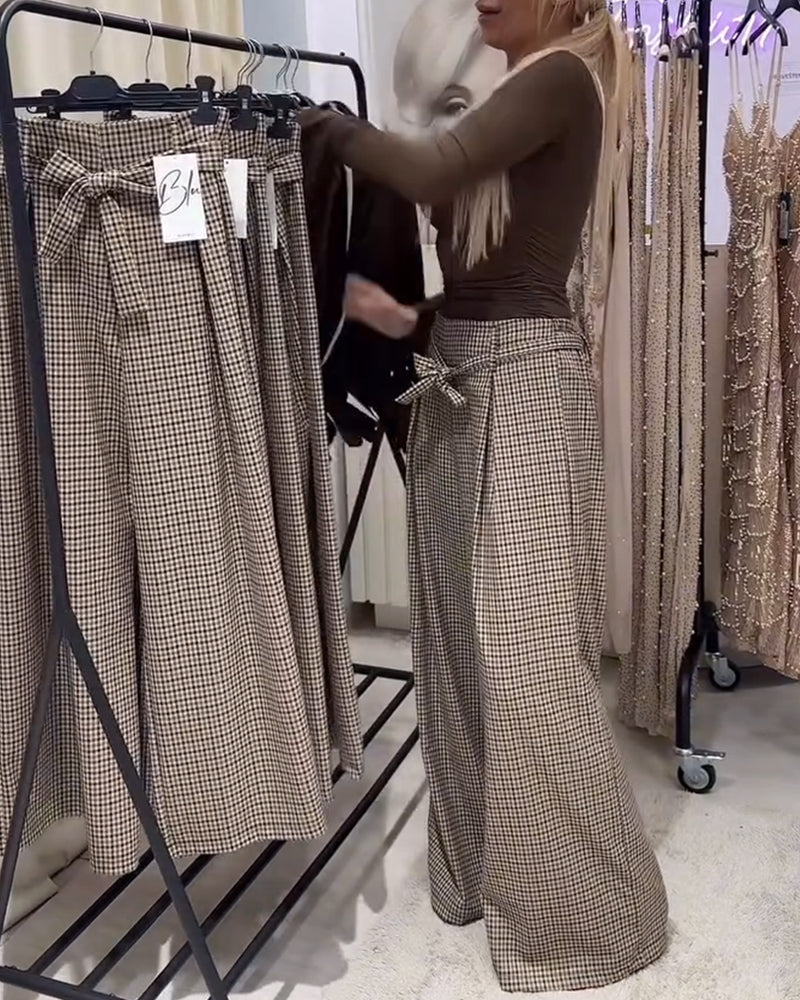 Vidbyxor I Hundtandsmönster Med ”Old Money”-Stil