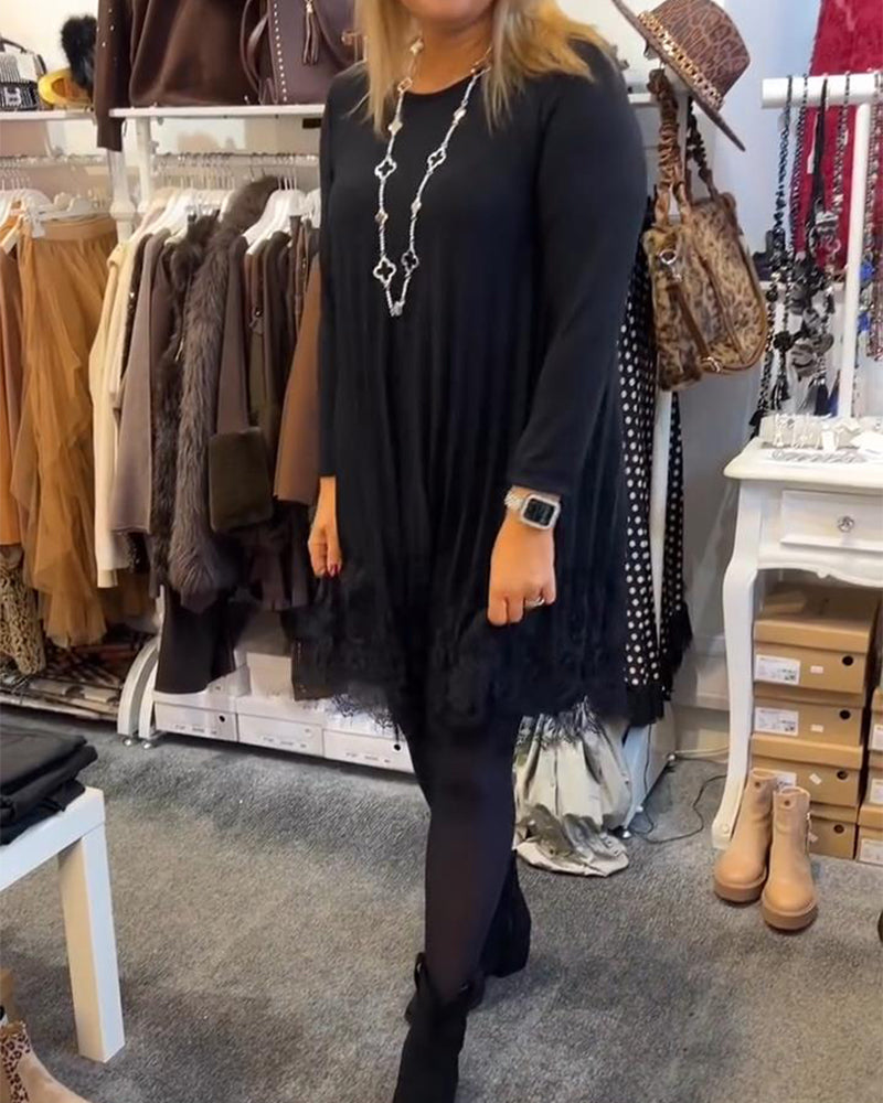 Lösittande Klänning Med Runt Halsutsnitt Och Veck