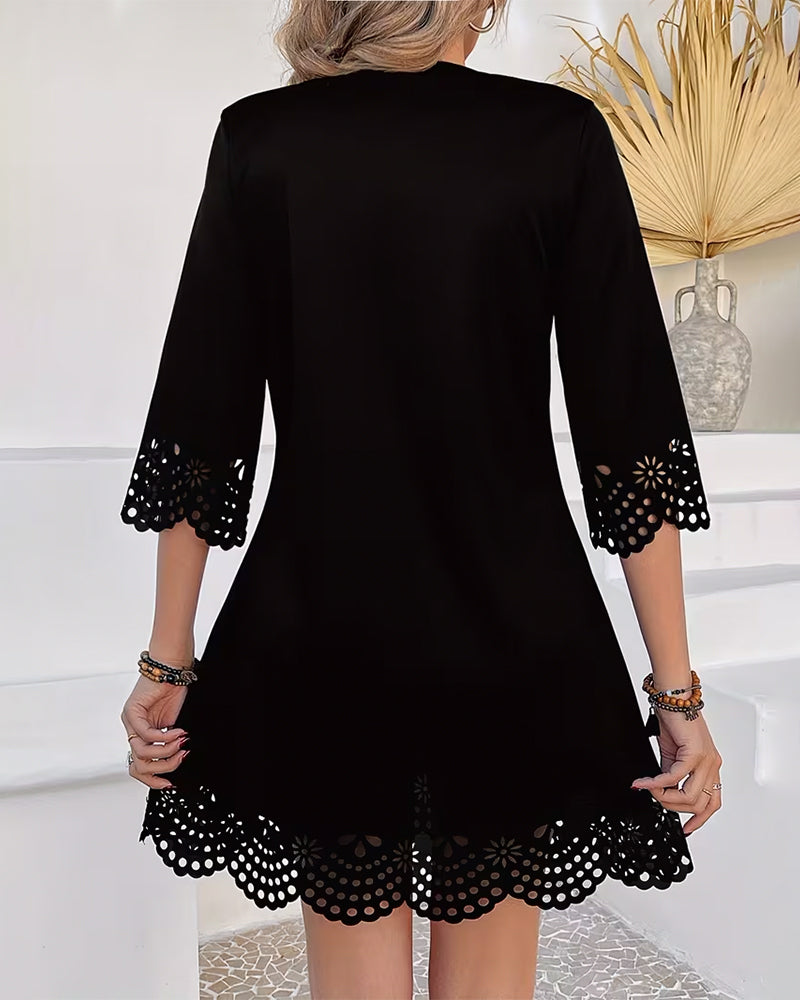 Vågig V-Ringad Klänning Med Utskärningar