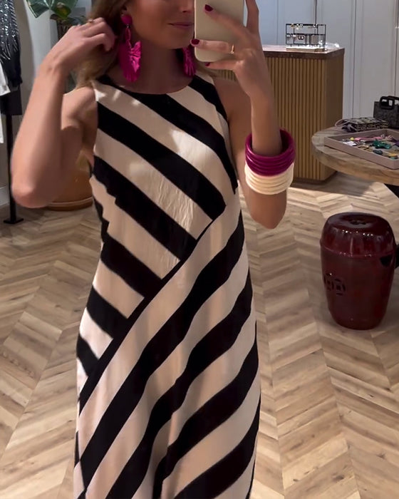 Ärmlös slitsklänning med kontrastränder