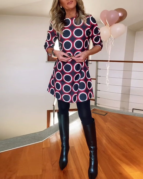 Avslappnad klänning med rund hals med cirkeltryck