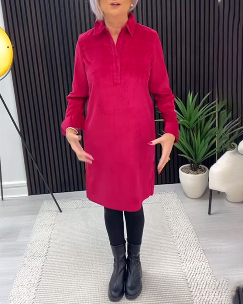 Enfärgad Långärmad Klänning Med Slag