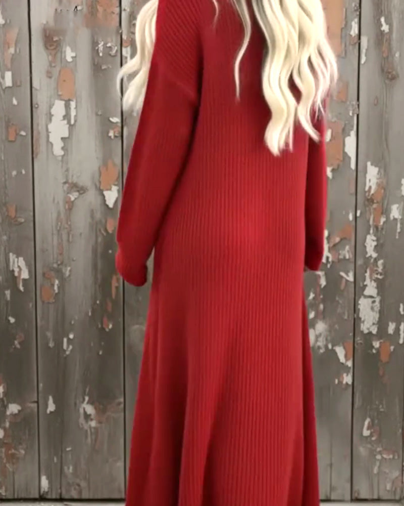 Enfärgad Klänning Med Hög Halsringning Och Modern Design