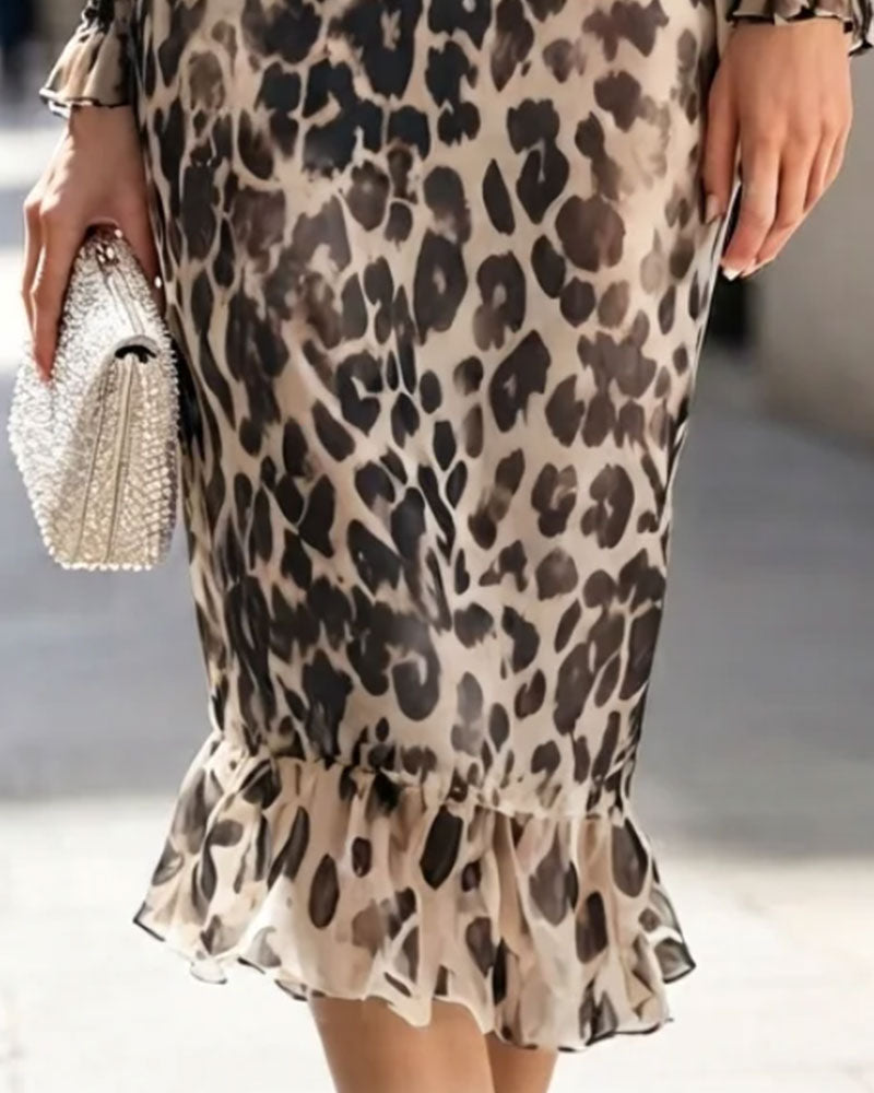 Klänning Hög Hals Leopard Knip Midja Ruffle