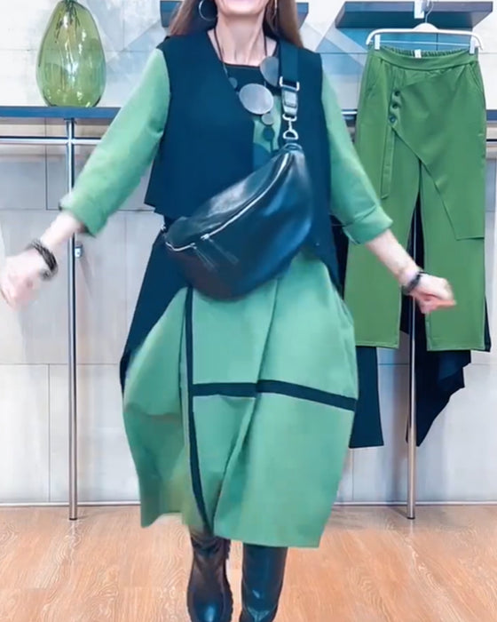 Klänning med vertikala ränder och konststil