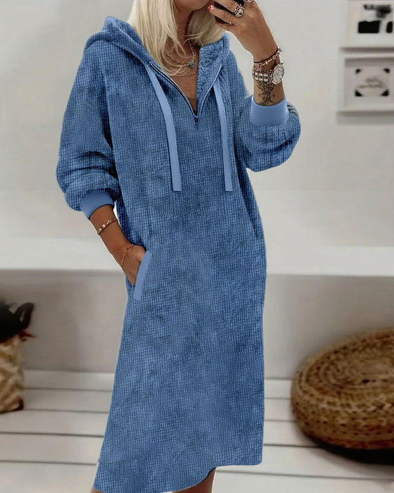 Klänning Av Fleece I Våffelstick Med Huva