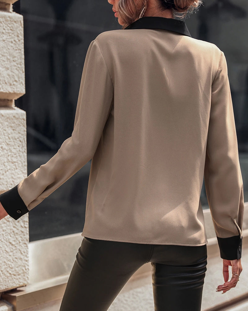 Blus Med Kraag Design, Färgblock Detalj Och Elegant Stämning