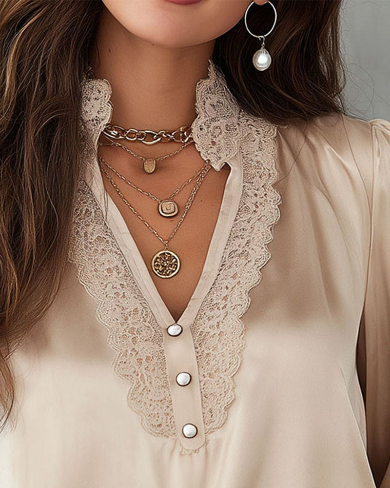 Elegant Enfärgad Blus Med Lapptäcktsdetaljer Och V-Ringning