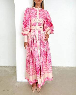 Klänning med lanternärm med knapptryck