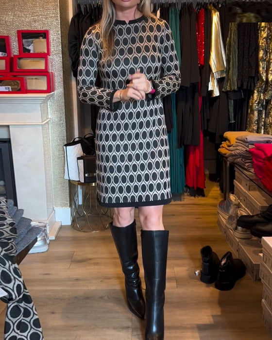 Knälång Klänning med prickigt tryck