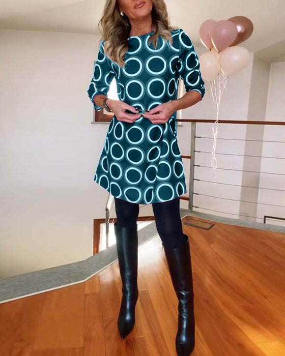 Avslappnad klänning med rund hals med cirkeltryck