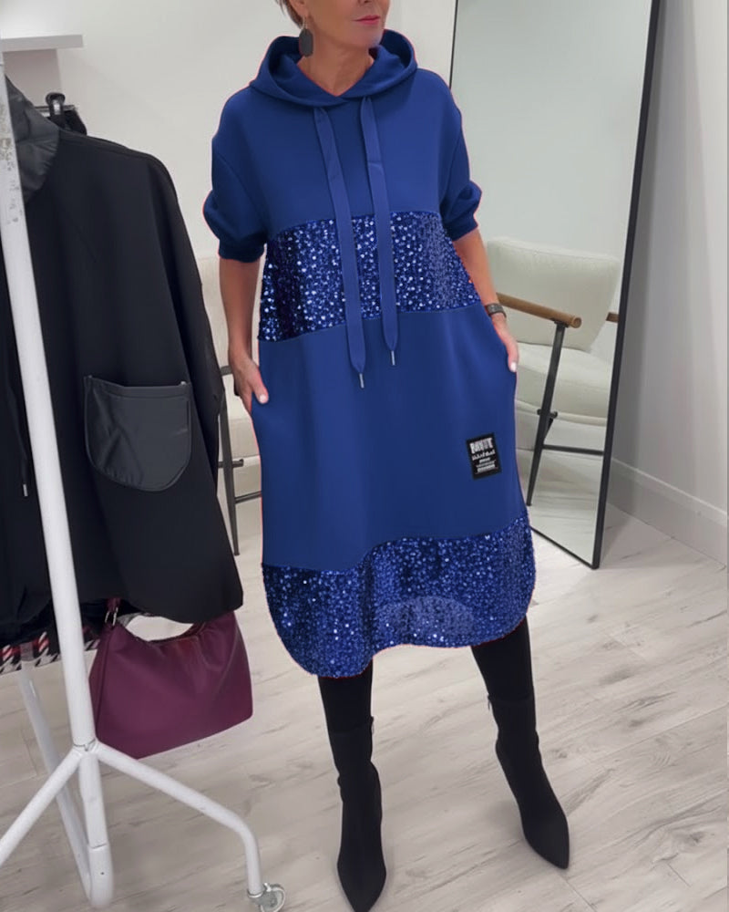 Klänning Med Huva Och Moderiktig Patchwork