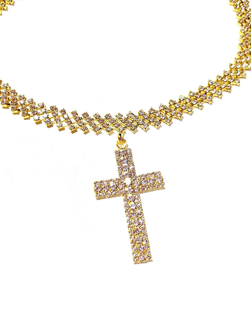 Kors med gnistrande diamant som hänge