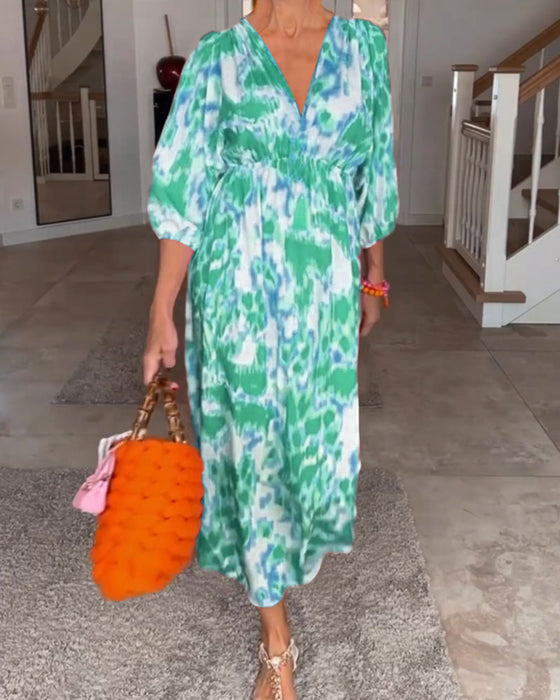 V-ringad modetryck klänning med 3/4 ärm