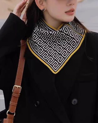 Moderiktig mångsidig triangelhalsduk