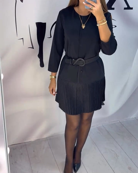 Klänning Med Trekvartsärm Och Plissering I Dragspelsstil