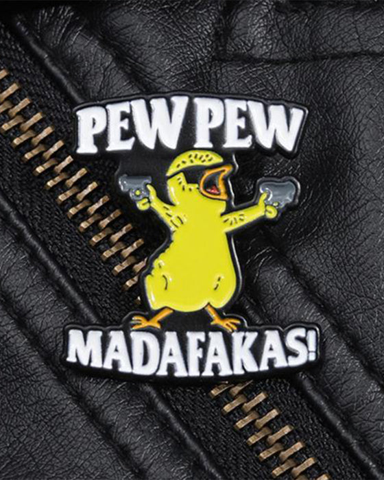 Brosch med Bokstav & Tecknad Anka Design