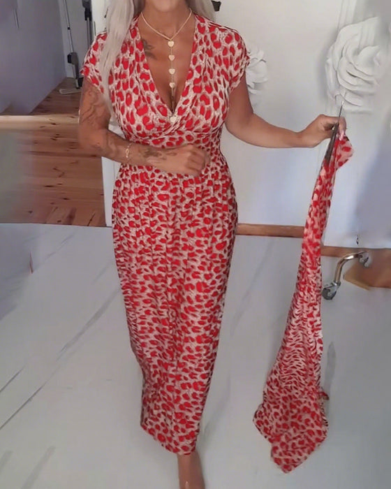 Elegant klänning med leopardmönster och v-ringning