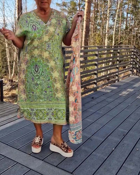 Klänning V-Ringad Kortärmad Mönstrad Rak