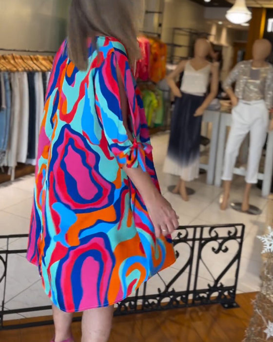 Rundhalsad klänning med tryck