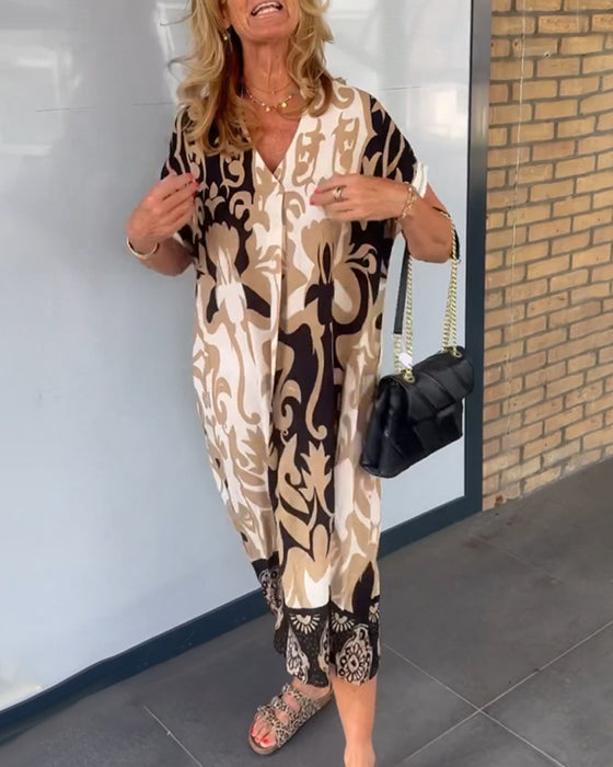 V-ringad klänning med geometriskt tryck