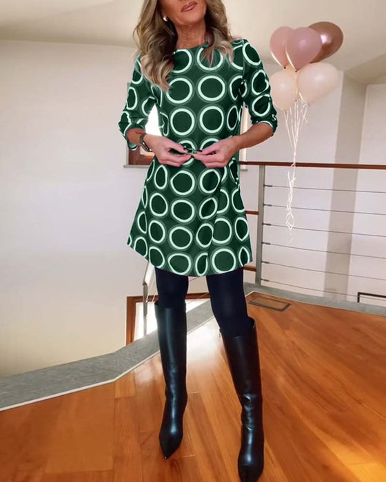 Avslappnad klänning med rund hals med cirkeltryck