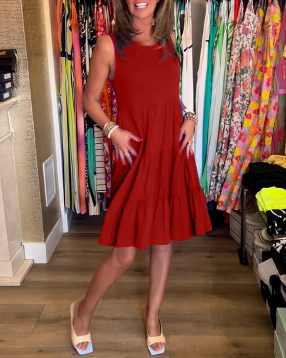 Ärmlös klänning med veckad passfor