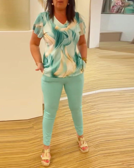 V-ringad blus med lapptäcke med volangärmar