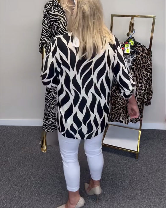 V-ringad avslappnad blus med tryck