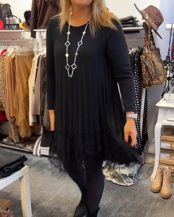 Lösittande Klänning Med Runt Halsutsnitt Och Veck