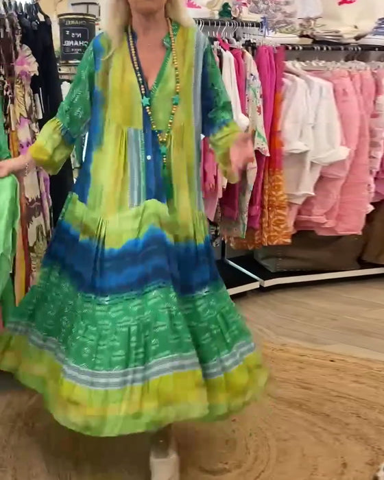 Tryckt avslappnad V-ringad lång klänning med utsvängda ärmar