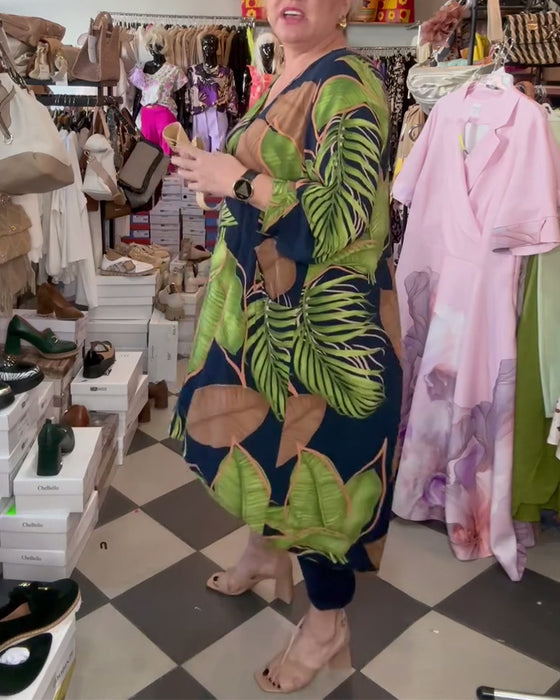 Lös Klänning Med Lövtryck Och V-Ringning