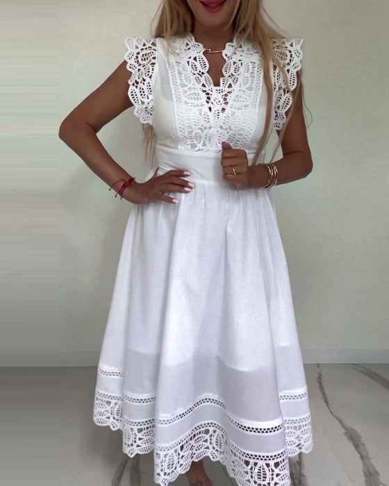 Elegant ärmlös klänning med enfärgad spets och V-ringning