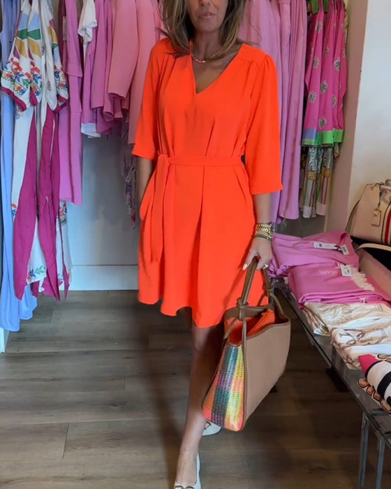 Midi-ärmad enfärgad klänning med bälte