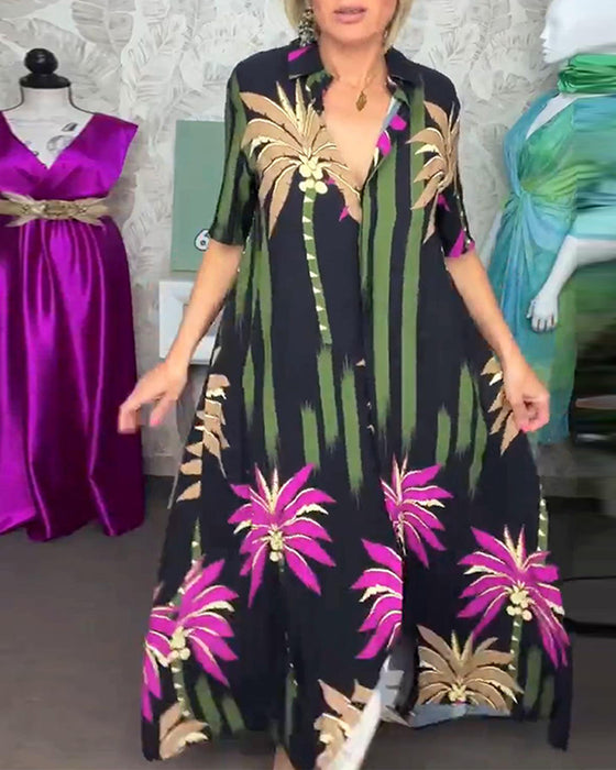 Avslappnad lös klänning med lövtryck med slits och kort ärm