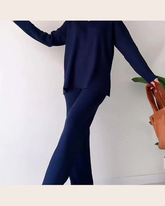 Tvådeltset Med Enfärgad Och Stickat Egenskaper