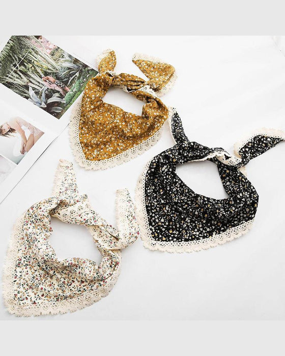 Liten Blommig Triangelscarf