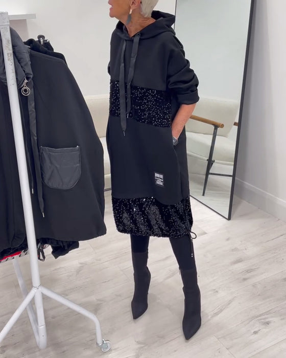 Klänning Med Huva Och Moderiktig Patchwork