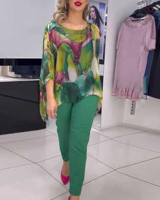 Tryckt blus med rund halsringning med fladdermusärm