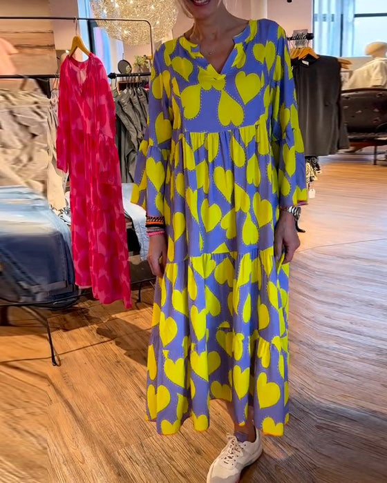 V-ringad klänning med hjärtmönster