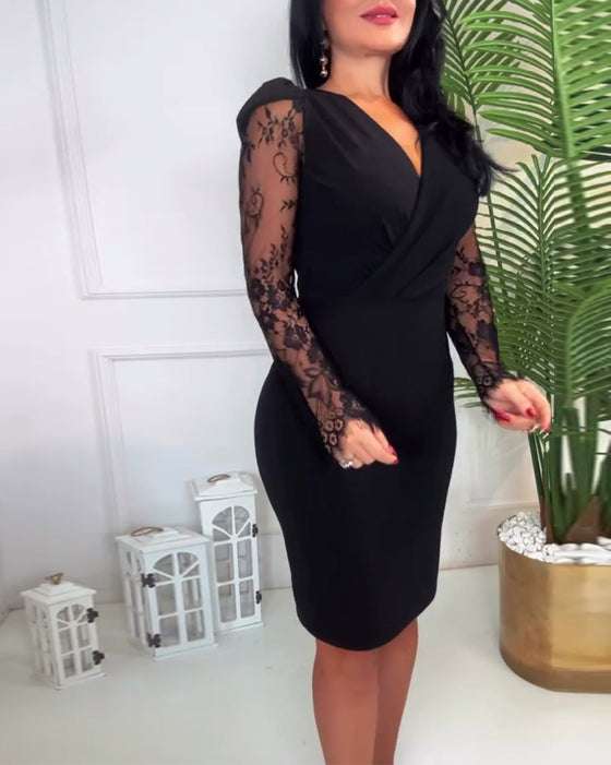 V-ringad enfärgad slimmad klänning