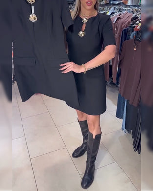 Klänning Metallspänne Figuranpassad Kortärmad