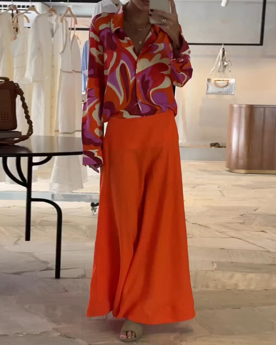 Färgglad blus med tryck och knappar