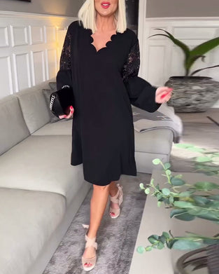 Elegant V-ringad långärmad klänning i spets