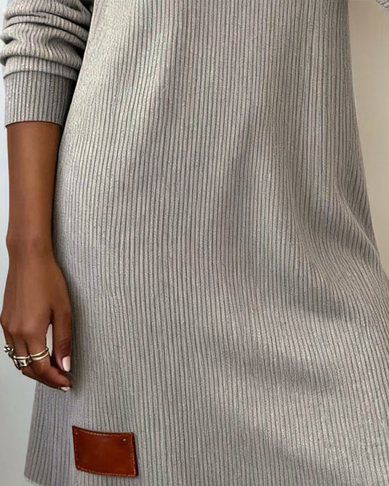 Rak Klänning Med Lång Ärm Och Hög Krage