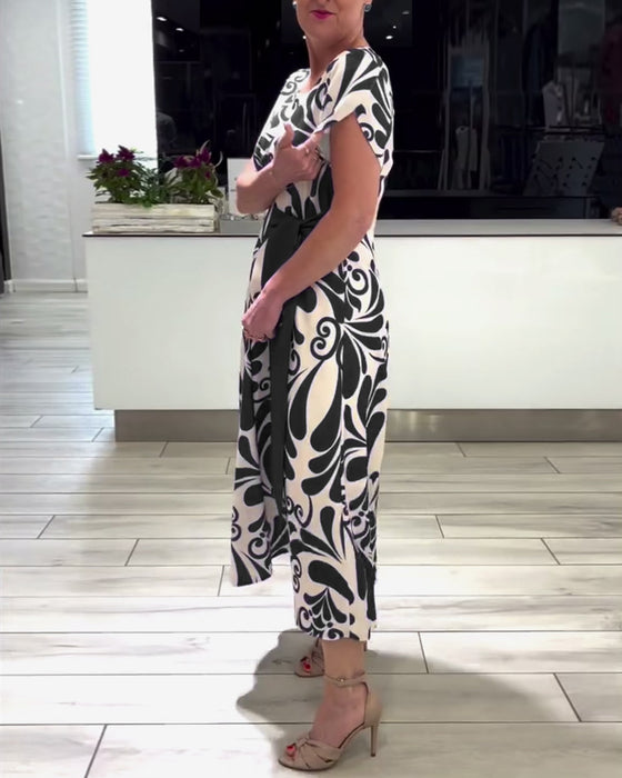 Elegant kortärmad klänning med kontrasttryck