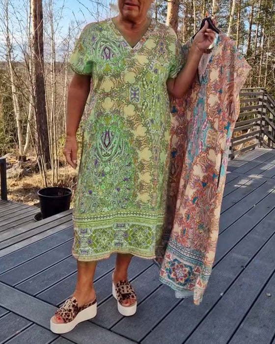 Klänning V-Ringad Kortärmad Mönstrad Rak